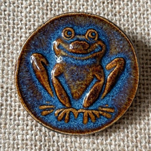 Jewelry - Frog Toad Round Brooch Pin Signed Art Pottery Kitsch Novelty Goblin Gremlin Core
